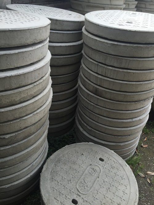 水泥圓形井蓋圖片，混凝土水泥井蓋圖片