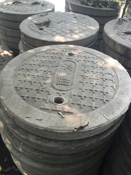 水泥圓形井蓋圖片，混凝土水泥井蓋圖片